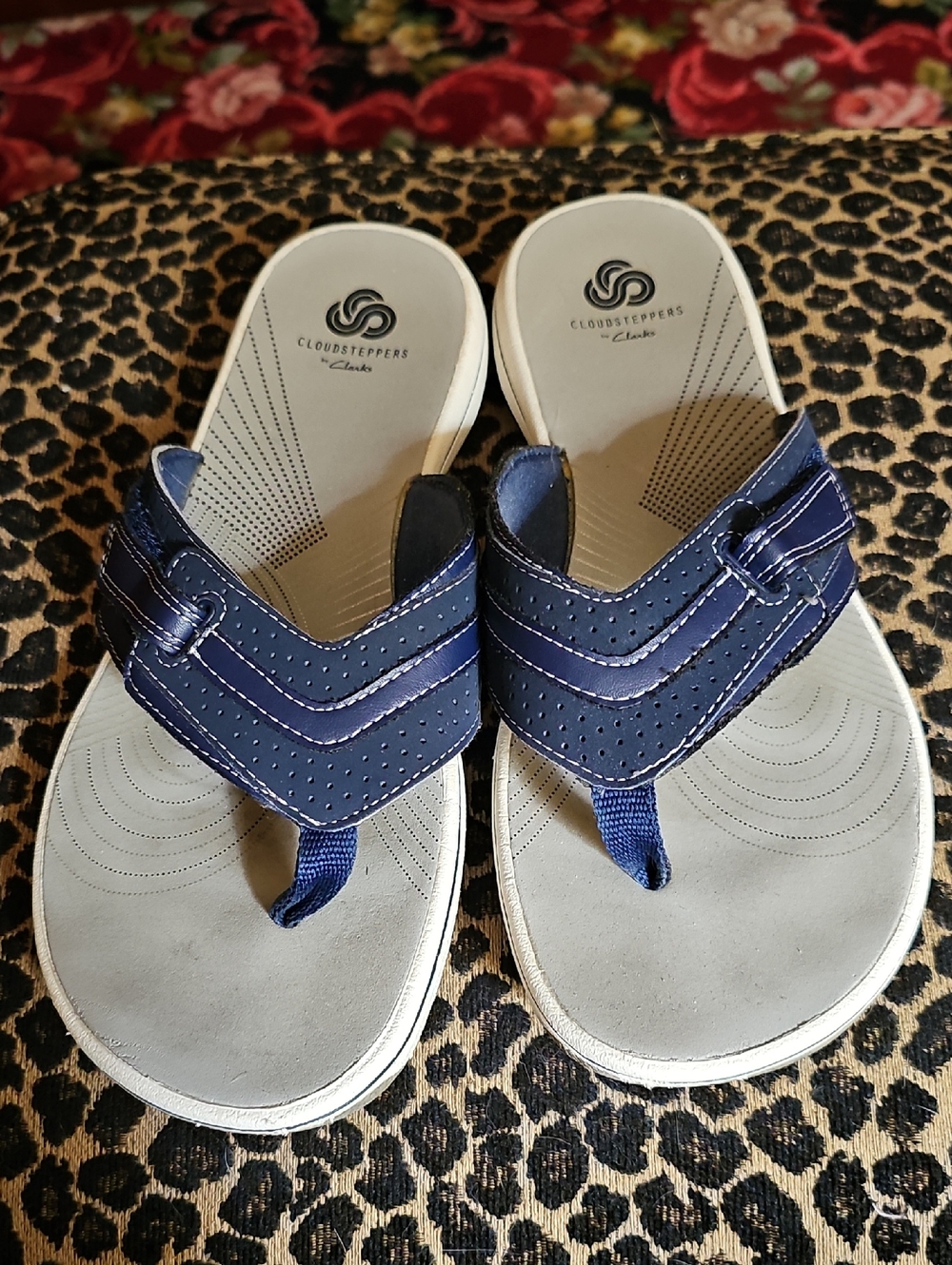 Cloudsteppers by Clarks Navy and White Thong Sandals